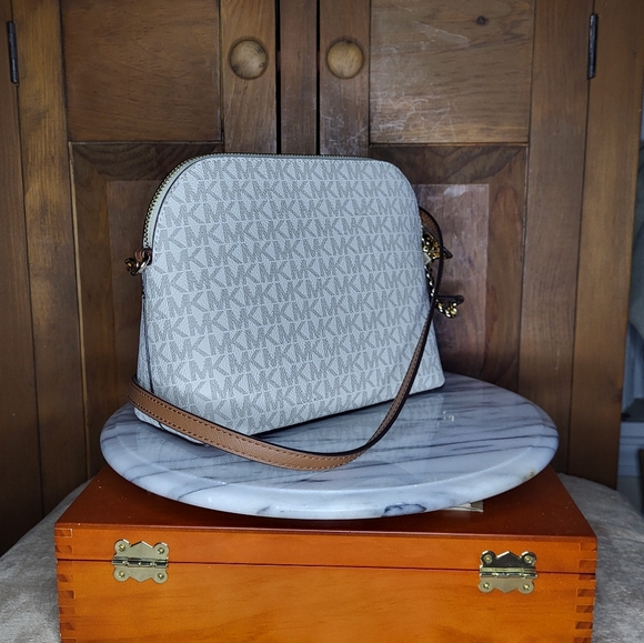 Michael Kors Beige Crossbody Bag - Picture 5 of 17